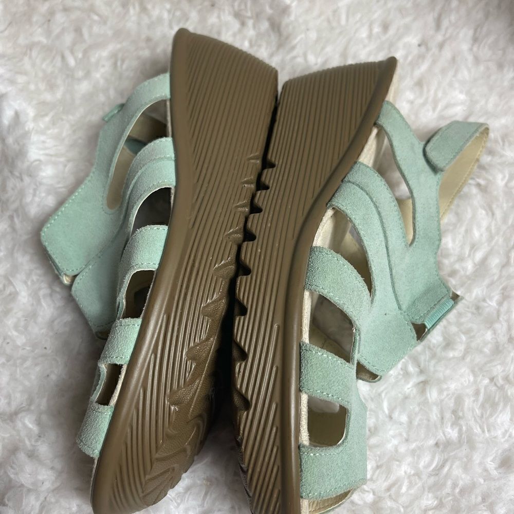 Skechers Mint green Suede  straps Wedges Sandals  Memory Foam Size 9.5W - Picture 7 of 10